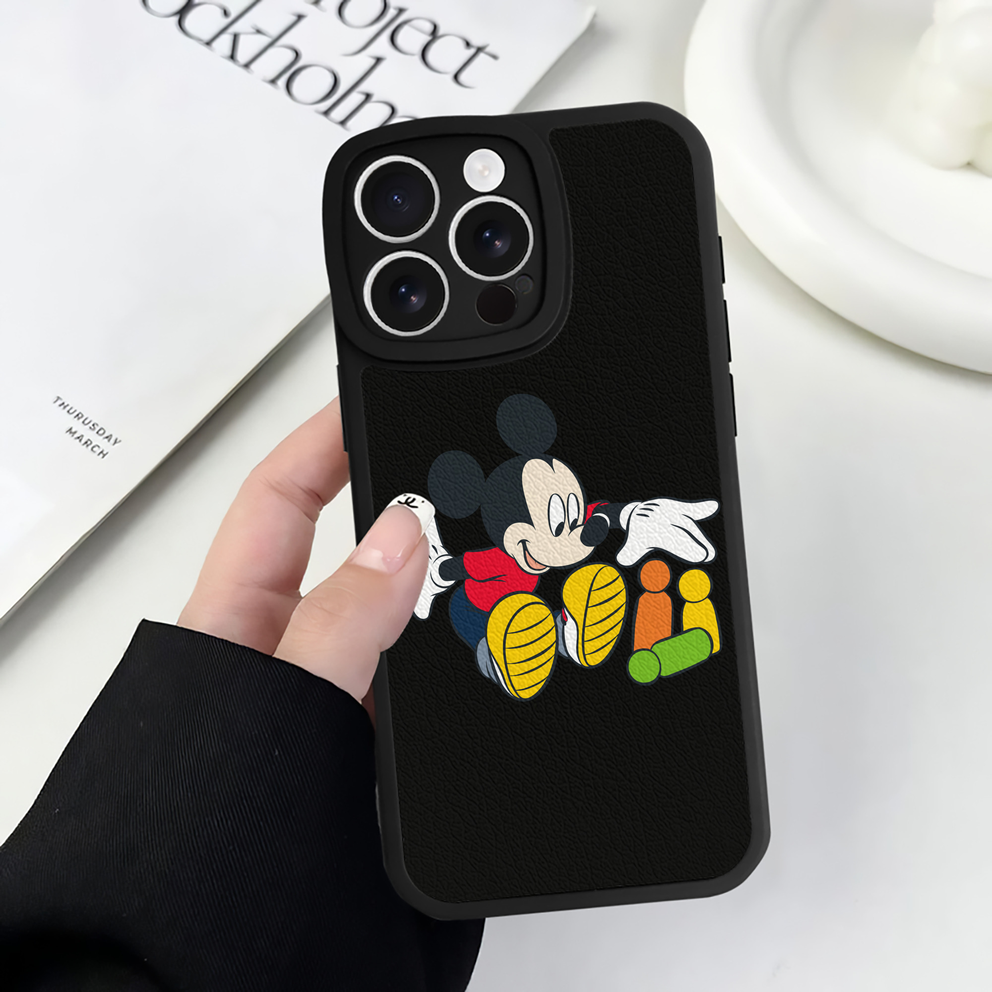 （画像用） ミッキーマウス Mickey Mouse 【iPhone 16シリーズ対応】シリコンスマホケース（レザー調） 材質：シリコン